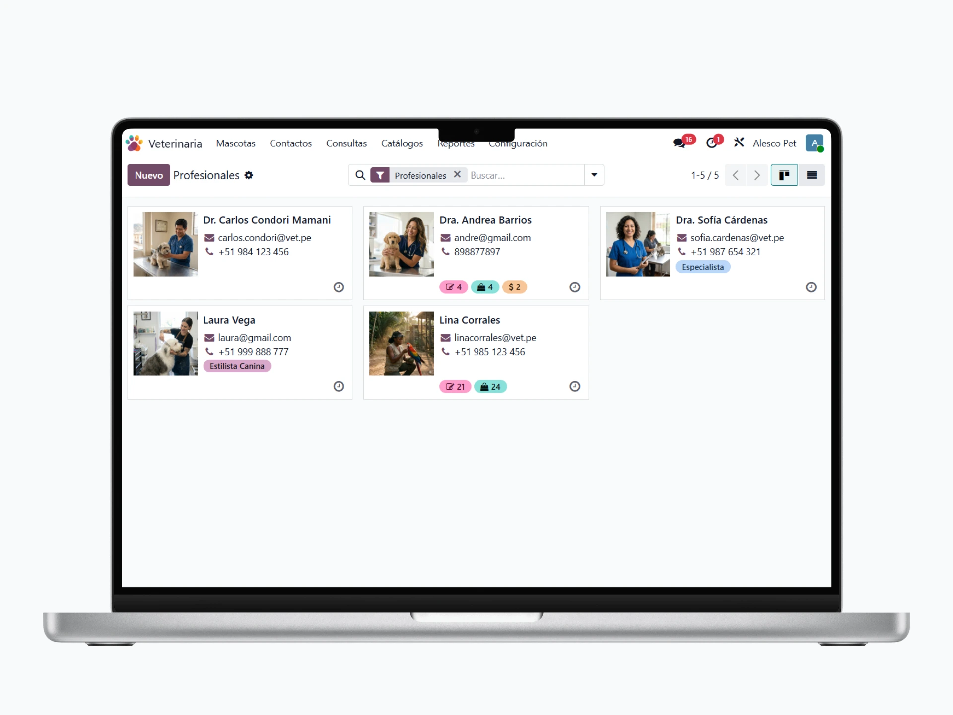 Pantalla de profesionales de ALESCO PET con veterinarios, especialidades y datos de contacto